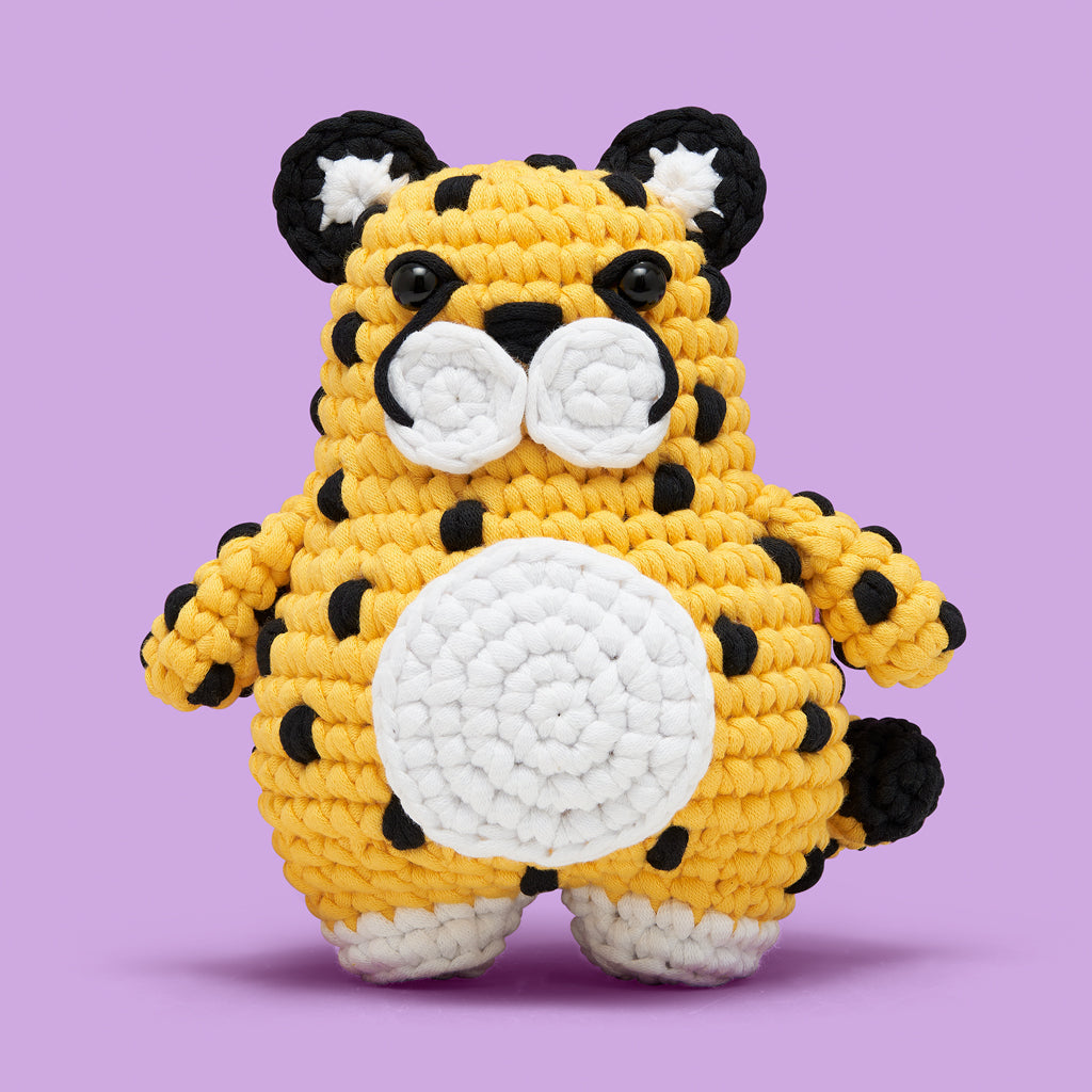 Suri the Cheetah Crochet Kit - For Cute Collectors
